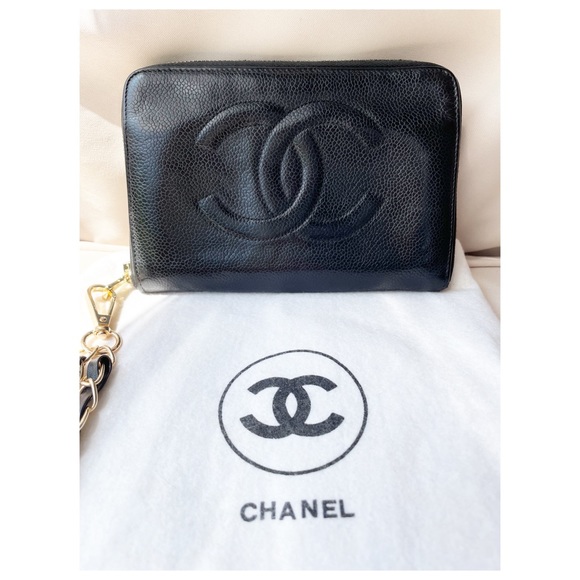 CHANEL Handbags - Chanel CC XL Caviar 1990’s Clutch Wristlet